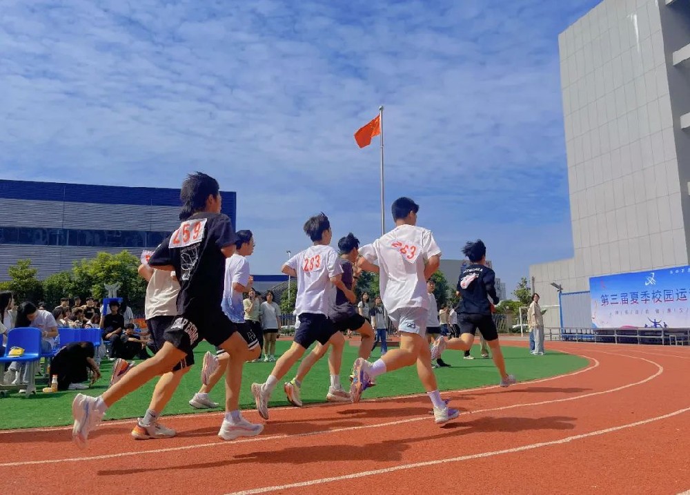 武汉东新电子技工学校第三届夏季运动会——精彩瞬间